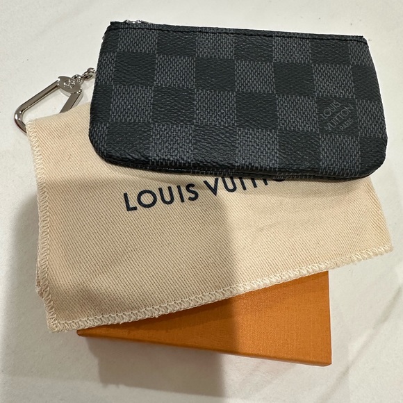 Louis Vuitton Key Pouch - Picture 3 of 9